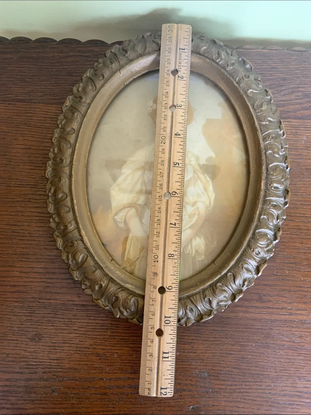 Antique-Style Oval Portrait Wall Art in Gold